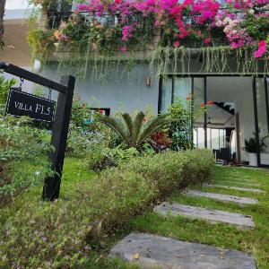 Luxury Mountain View Villa - Private Pool - BBQ Garden - 12ppl