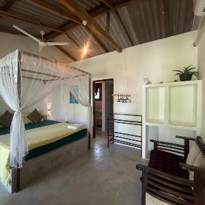 Home in Central Ahangama