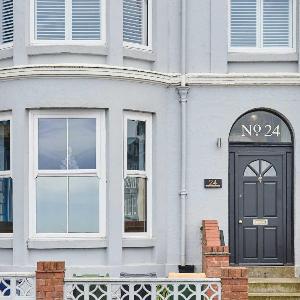 Host and Stay - The Seaview Lookout