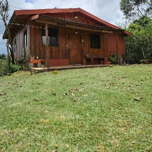 Ecos del Poás vista al jardín