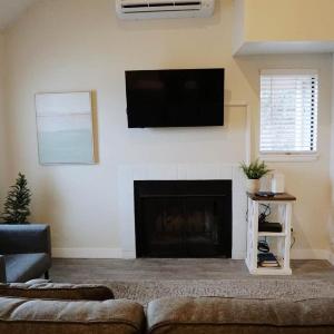 Two Bedroom Loft * Award Winning Beds * Down Town