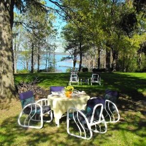 The Wildflower - Wooded Seneca Lake View Hideaway - Walk to Winery & Brewery - Hot Tub - Pets OK
