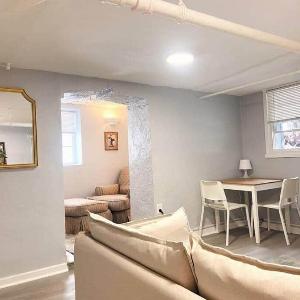Cozy 1Bdrm • Great Location • Fast Wi-fi