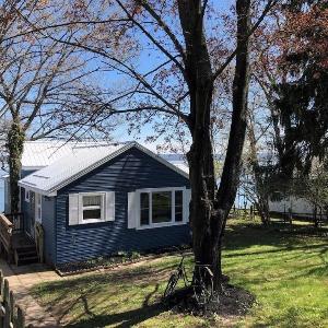 Arrowhead Beach - Waterfront - Hot Tub - Covered Deck - Fire Pit - Seneca Wine Trail