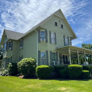 It's A Wonderful Life - Main St Penn Yan - Walk to Shops & Dining - Hot Tub - Pets OK - Seneca & Keuka Lake