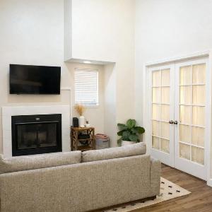 Lovely 2-bdrm Loft • Perfect Location • Downtown
