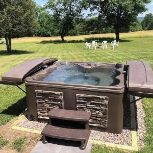 The Willow - Across Road From Wiemer Vineyard - Hot Tub - Fire Pit - Pets OK - Seneca Lake