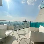 Modern and Cozy 1 Bedroom with Private Balcony Pool