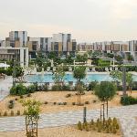Silk Valley - Luxury Villa Steps to Park and Pool Town Square Dubai 