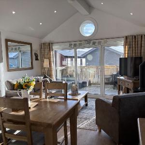 The Dog House on the Meadows The Bay Filey enclosed deck 2 bedrooms with ensuites 2 dogs welcome