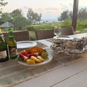 The Oasis Bukura - Beautiful Beachfront Villa