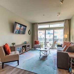 Spacious 2 Bedroom Condo with Pool