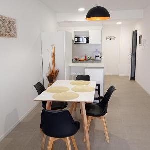 Departamento céntrico bien conectado con balcón