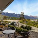 Lakeview Apartment Walk to Town 2 Bed 2 Bath & Parking 