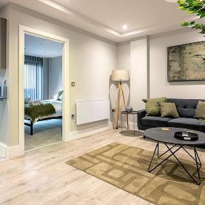 1 Bed Apartment 2 Min Walk to LRI Balcony