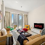 VayK - Elegant Canal-Front 1 BD in a Prime Location
