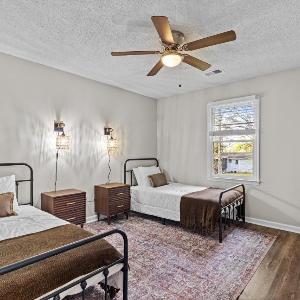 Sunwoven Townhouse half a mile to downtown! townhouse
