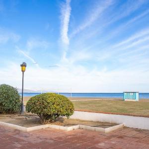 Harbour Heaven 2 Bed 2 Bath Apartment Steps from Duquesa Marina and Beach