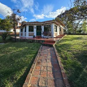 Acogedora casa rodeada de paisajes y jardines-Estancia Nirvana