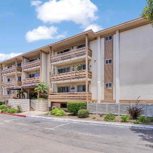 Luxury Condo Resort Amenities - Pool Pickleball