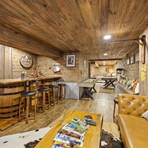 Bigfoots Lodge by the Lake - Dale Hollow Cabin with Sauna Fire Pit and Game Room
