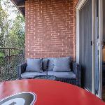 Classic City Getaway - Walk to Sanford Stadium! condo