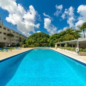 Golden Gem Cosy Apartment with pool & garden view