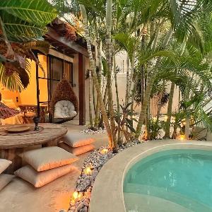 Villa Oasis Heated Private Pool Daily Housekeeping Prime location