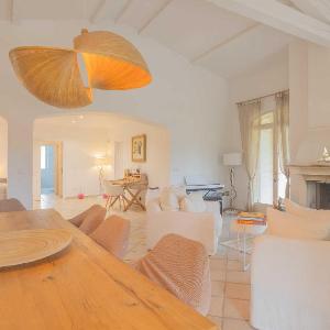 Spacious Villa with Pool & A-C for 8 - Sea View
