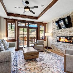 Luxury 2 Bedroom Condo with Mountain View condo