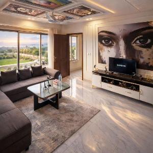 Luxury Apartment site parking self check-in