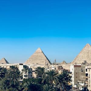 Crown pyramids hotel