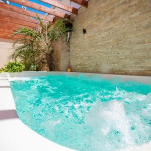 Getaway room with shared Jacuzzi in the center