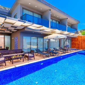 Luxury 5 bedroom villa with private pool and Jacuzzi