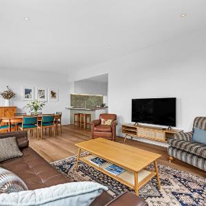 Hanlon Crescent Apartment 3BR1BA Sleeps 5
