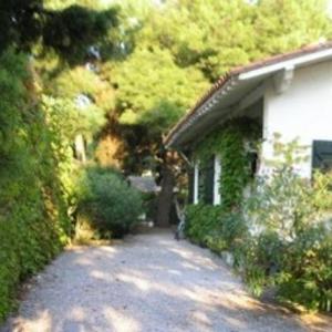 Maison familiale avec jardin et parking proche plage et commerces - FR-1-837-83