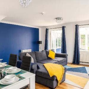 Grange Fields by Alt-Stay Contractor Accommodation - 3 Bed Contractor Home With Parking Wi-Fi & Full Kitchen - Ideal For Long stays