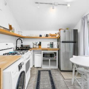 Easy Family Stay Steps from Popponesset