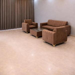 Spacious 2BHK Apartment - Near India Expo Mart