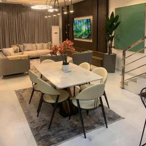 Exclusive Four Bedroom Apartment Near the Beach Restaurant and Nightlife