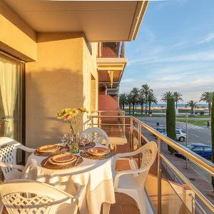 Apart-rent Apartamento Mirablau 0089 con vistas laterales a la playa
