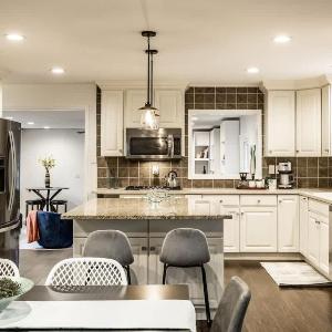 Broad Ripple Falcon Crestview Bungalow-Family Friendly