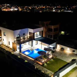 Luxury Villa Bar