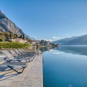 Luxury waterfront vila with Private Dock and Pool