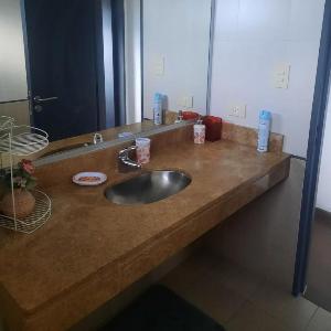 Dpto con Balcón y Cochera frente a Plaza Alvarado