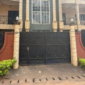 Luxury Apartment in Ominisport Yaoundé - Fast Wi-Fi - Secure - Long & Short Stays