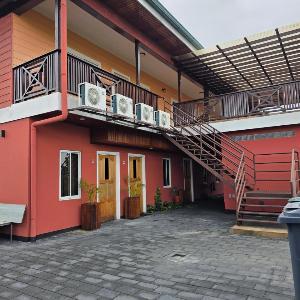 Bright Boutique 2 Bedroom Apartment Studio 13 - Fast WiFi - AC in North Paramaribo