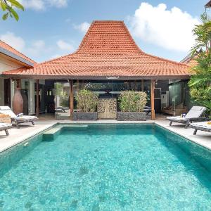 Joglo-Style 3 Bedroom Villa in Heart Of Seminyak
