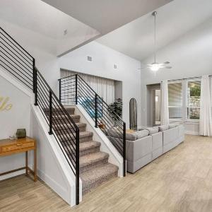 Modern and lux 4B House with Office 20 min to DT