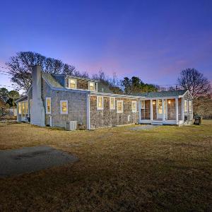 Dog-Friendly Pleasant Lake Cottage in Harwich